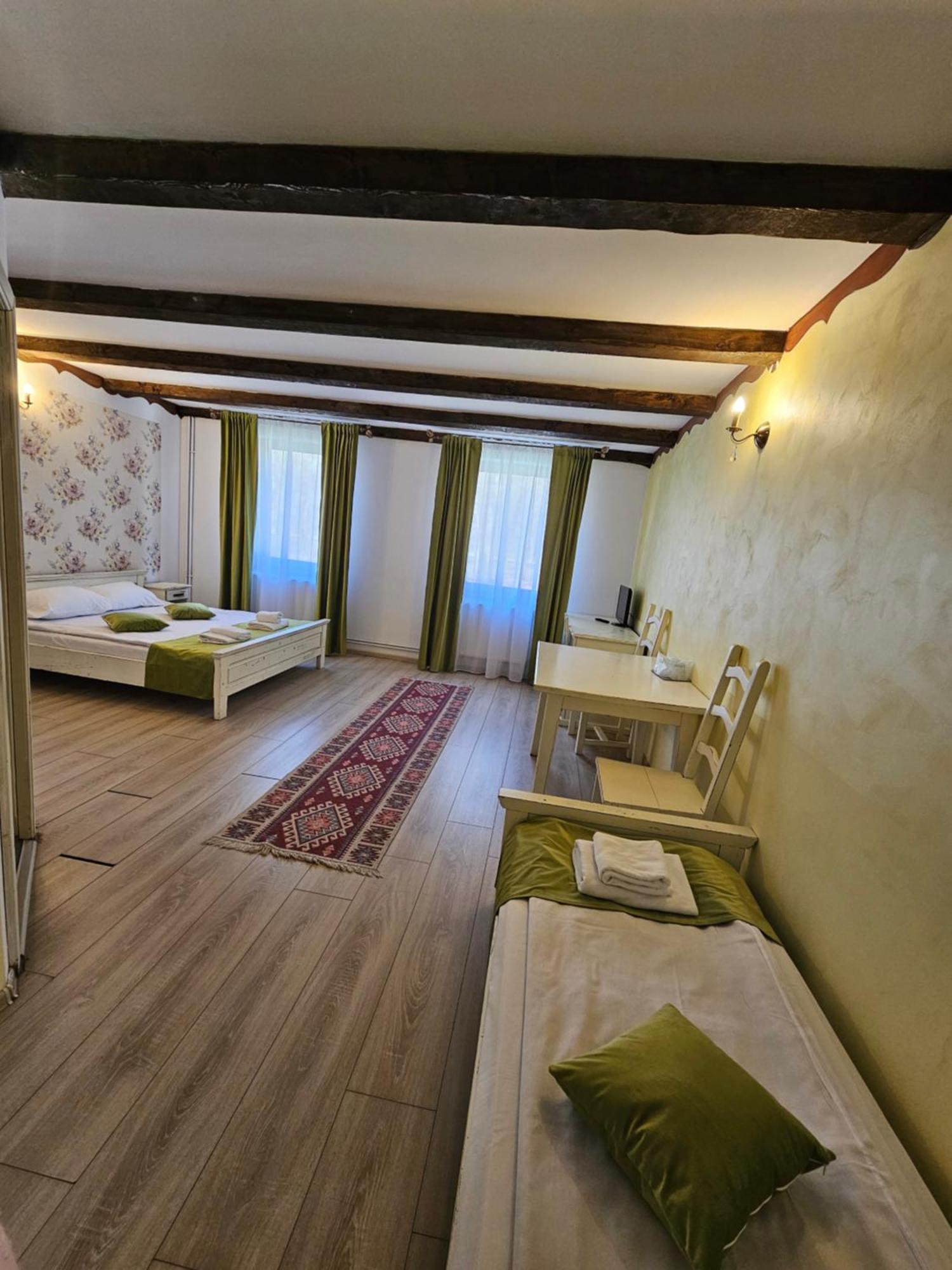 Hanul Vestem Sibiu Luaran gambar