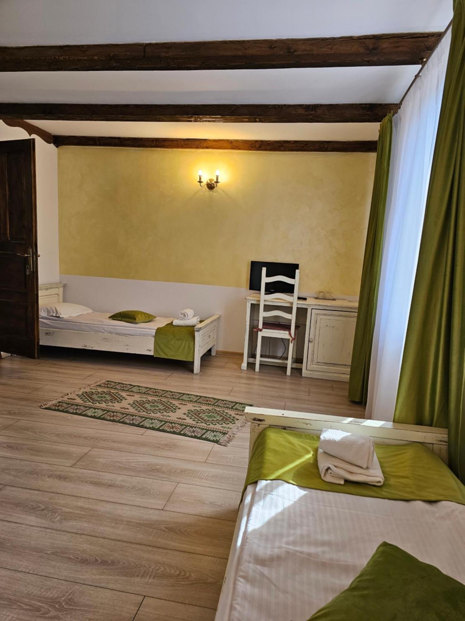 Hanul Vestem Sibiu Luaran gambar